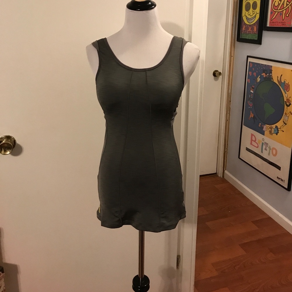 Lolë gray tank top